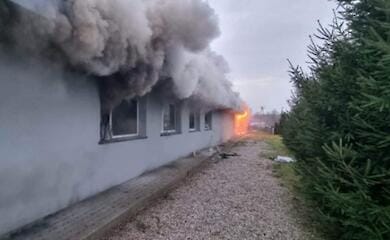 Haus, in dem Dutzende ukrainische Flüchtlinge lebten, in Polen niedergebrannt