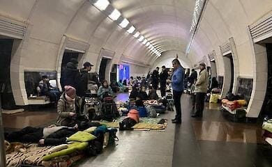 Kiew und die regionalen Behörden arbeiten an der Ausstattung der Notunterkünfte in der Region