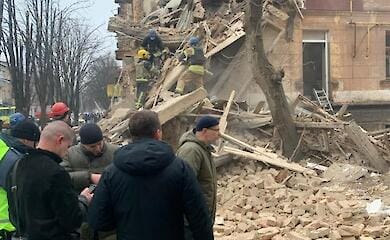 Es ist bekannt, dass eine weitere Person durch feindlichen Beschuss starb