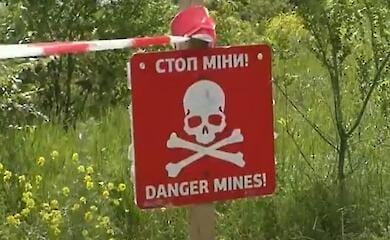 Drei Mitarbeiter des staatlichen Rettungsdienstes starben bei der Minenräumung in der Region Cherson