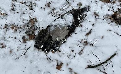 Tr&uuml;mmer einer abgeschossenen russischen Rakete sind auf das Gel&auml;nde des Pyrohovo Museums in Kiew gefallen