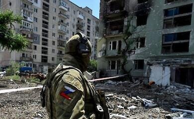 Mehrstöckige Gebäude in Lysychansk haben eingefrorene Abflüsse und geplatzte Heizkessel