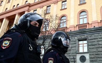 Frau auf ukrainischen Gleisen auf der Krim umgedreht - Bestrafung für sie gefordert