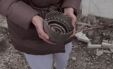 Russische Propagandisten geben ein Autoteil als Teil einer ukrainischen Rakete aus