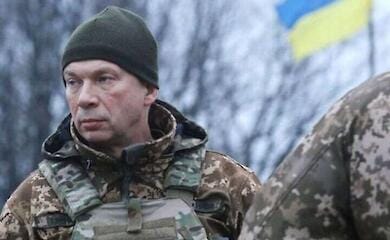 Syrsky: Der Feind führt Offensiven entlang der gesamten östlichen Frontlinie durch
