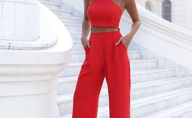 Weite Hosen: welche Kombinationen im Trend sind