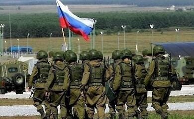 Russische Besatzer wollen ein ganzes Dorf in der Nähe von Mariupol räumen, um eine Militärbasis zu bauen