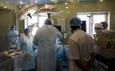 Ärzte in Mykolaiv kämpfen drei Wochen lang um das Leben eines von einer Mine gesprengten Kindes