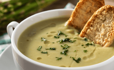 Wie man Spargelsuppe zubereitet