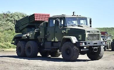Gebäude des Innenministeriums in Shebekino, Russland, getroffen von Grads des russischen Freiwilligenkorps