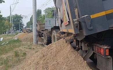 Zerst&ouml;rung des Wasserkraftwerks Kakhovka: Mykolaiv &uuml;berflutet Str&auml;nde, Wasser n&auml;hert sich Mietsh&auml;usern