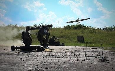Die AFU zerstörte einen feindlichen Hubschrauber mit dem schwedischen RBS-70 (Video)