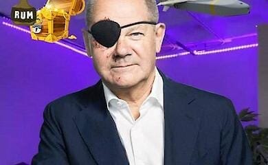 Die sozialen Medien reagierten mit Memes von Scholz mit einer "Piraten"-Armbinde (Foto)