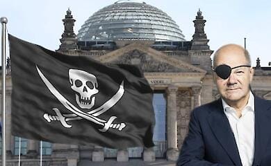 Die sozialen Medien reagierten mit Memes von Scholz mit einer "Piraten"-Armbinde (Foto)