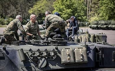 Nora Stone / Forsvaret