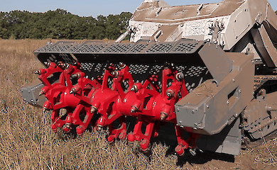 Sappeure des State Emergency Situations Service beherrschen neue Minenräumgeräte