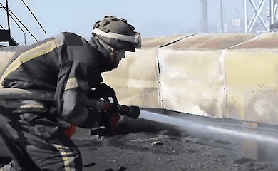 Rettungskräfte löschen Brände in Kherson unter Beschuss