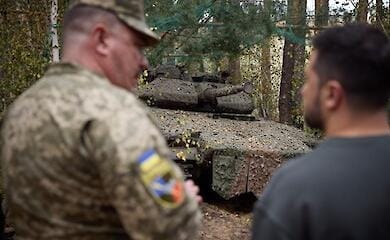 Zelensky inspizierte gepanzerte Fahrzeuge an der Frontlinie