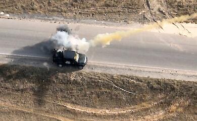 Krieger der Luftaufklärung zerstörten ein feindliches Fahrzeug