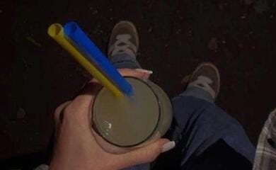 Besetzer zwangen Krim-Frau, sich für Foto von gelben und blauen Gegenständen zu entschuldigen