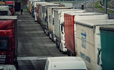 Ukraine evakuiert in Polen festsitzende Lastwagenfahrer