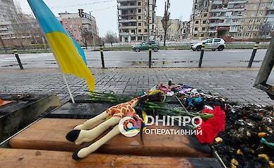 In Dnipro verbrannten Vandalen eine Gedenkstätte für die bei einem Raketenangriff Getöteten