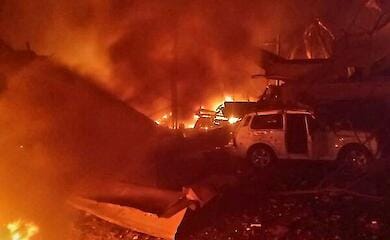 Ein Trümmerteil einer abgeschossenen Drohne hat in Odessa ein Feuer verursacht