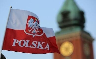 Russische Rakete fliegt in Polen, während die Russische Föderation die Ukraine beschießt