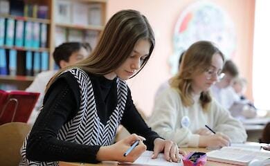 In Belarus wird Schulkindern beigebracht, wie man amerikanische Kriegsgefangene verh&ouml;rt