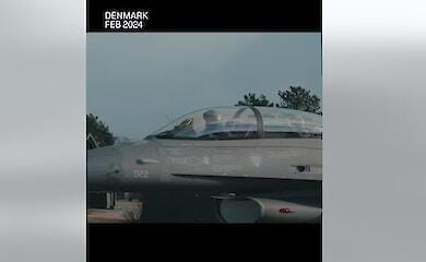 Zelensky zeigt Video von ukrainischen Piloten, die auf F-16 trainieren