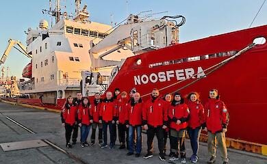 Ukrainischer Eisbrecher "Noosphere" f&auml;hrt zur Akademik Vernadsky Station 
