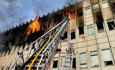 Russen schlagen in Charkiw zu: drei Tote bekannt, 10 weitere Menschen könnten unter den Trümmern liegen