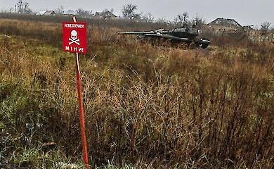 In den besetzten Gebieten verminen die Russen landwirtschaftliche Felder