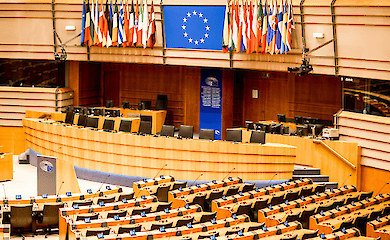 EU überweist erste Tranche aus eingefrorenem russischen Vermögen zur Unterstützung der Ukraine