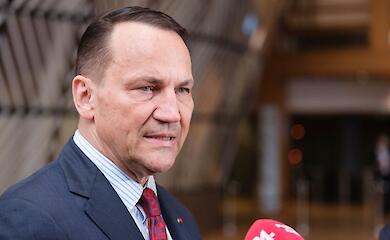 Europa k&ouml;nnte die Milit&auml;rhilfe f&uuml;r die Ukraine erh&ouml;hen - Sikorski 