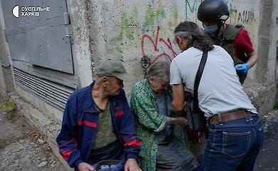 12 Menschen nach Anschlag auf ein mehrstöckiges Gebäude in Charkiw im Krankenhaus
