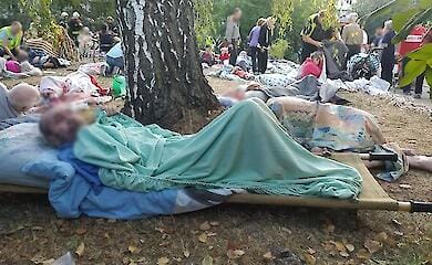 Russen schlagen in Sumy eine Seniorenresidenz nieder