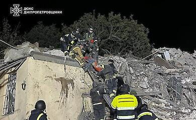 В результате атаки войск РФ на Днепр погибли жена и дочь полицейского