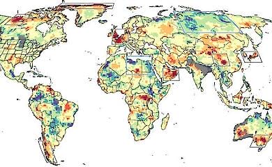 Regionen, in denen die beobachteten Hitzewellen die Trends der Klimamodelle &uuml;bertreffen. Die Gebiete im Kasten mit den dunkelsten roten Farben sind die extremsten; weniger rot und orange &uuml;bertreffen die Modelle, aber nicht so sehr. Die gelben Farben entsprechen in etwa den Modellen, w&auml;hrend die gr&uuml;nen und blauen Farben unter den von den Modellen vorhergesagten Werten liegen.