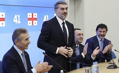 Keine Alternative: Die georgischen Parlamentarier stimmten f&uuml;r den einzigen Pr&auml;sidentschaftskandidaten, den sie selbst auf die "Liste" gesetzt hatten