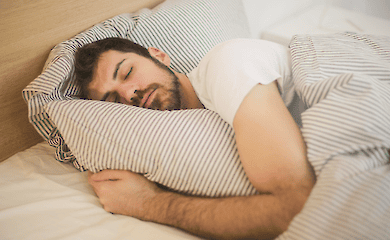 Wie die Ern&auml;hrung die Schlafqualit&auml;t beeinflusst: Tipps von Ern&auml;hrungswissenschaftlern und Wissenschaftlern