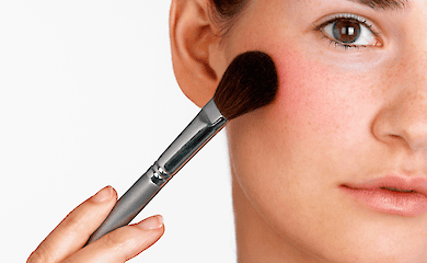 Frühling 2025: So tragen Sie Rouge für ein makelloses Aussehen