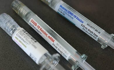 По миру снова распространяется новый вариант COVID-19: у него есть один особый симптом