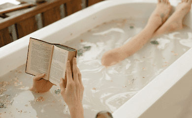 Ein heißes Bad statt einer Sauna? Wissenschaftler haben herausgefunden, was effektiver für die Gesundheit ist