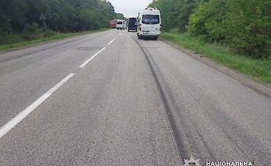 Ein mit Menschen besetzter Bus stürzte in der Nähe von Dnipro um: es gibt ein Opfer und Verletzte