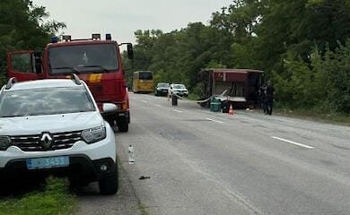 Ein mit Menschen besetzter Bus st&uuml;rzte in der N&auml;he von Dnipro um: es gibt ein Opfer und Verletzte