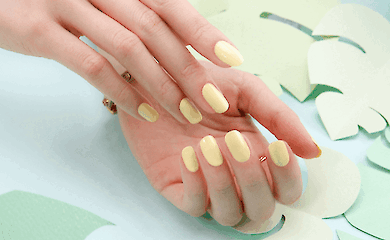 Zitronenmaniküre ist laut Hailey Bieber und Charlize Theron der Top-Trend für den Sommer