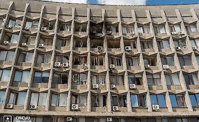 Russen &uuml;berfallen das Geb&auml;ude der OVA Sumy