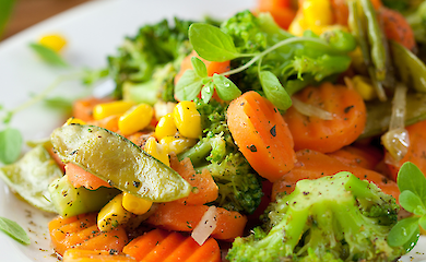 Mediterrane Ernährung hilft bei Schuppenflechte: minus 75% der Symptome