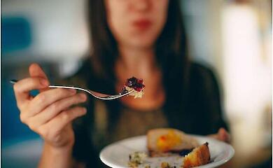 Die 'hara hati bu'-Regel: Wie Mäßigung bei Tisch das Leben verlängert